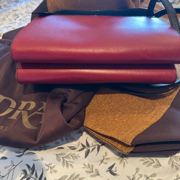 Cuadra Red and Black Crossbody Bag with Modern Design - Picture 4 of 4